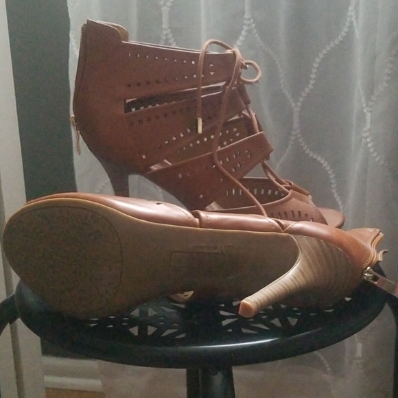 Heels - Picture 3 of 3